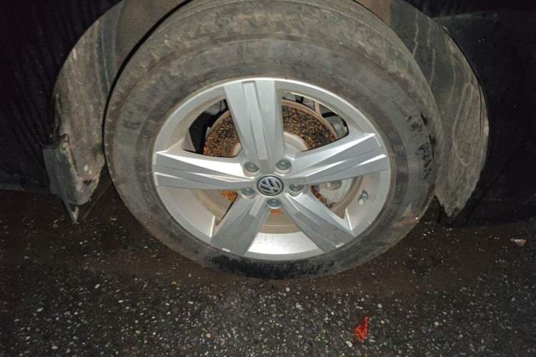 Used Volkswagen Lavida 2017 1.6L Automatic Fashion Edition Right Front Wheel Hub