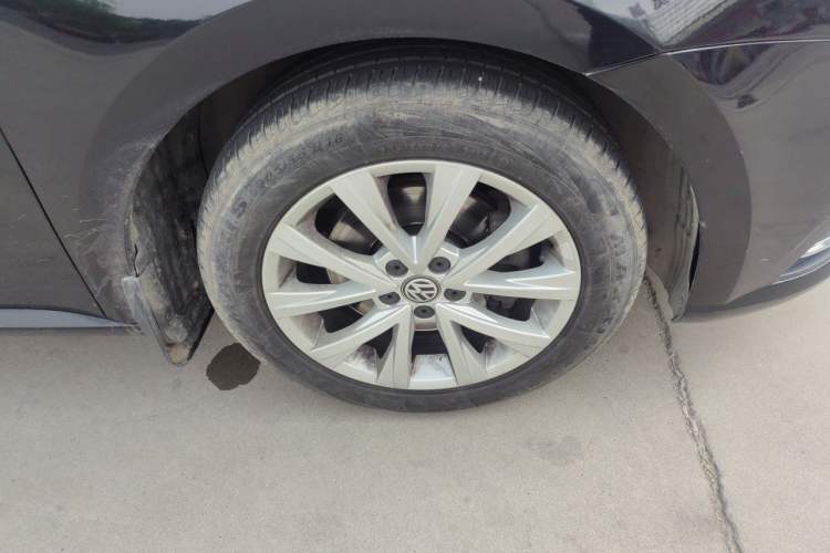 Used Volkswagen Lavida 2017 230TSI DSG Comfort Edition Right Front Wheel Hub