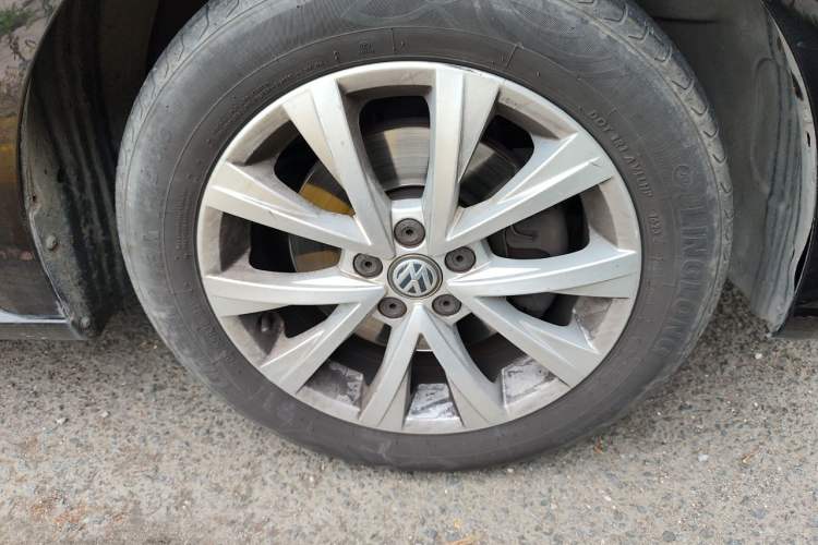 Used Volkswagen Lavida 2017 230TSI DSG Comfort Edition Right Front Wheel Hub