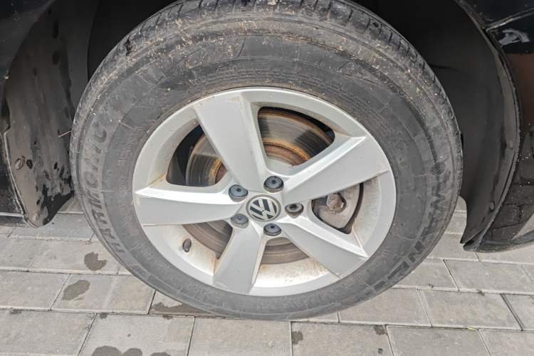 Used Volkswagen Lavida 2017 1.6L Automatic Comfort Edition Right Front Wheel Hub