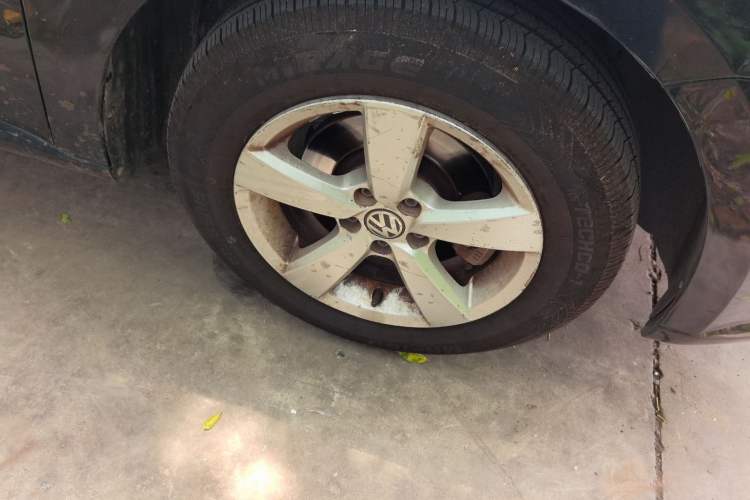 Used Volkswagen Lavida 2017 1.6L Automatic Fashion Edition Right Front Wheel Hub