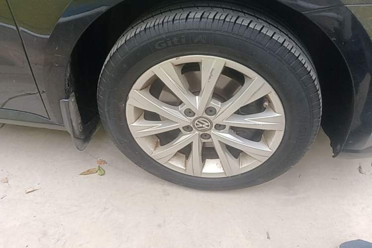 Used Volkswagen Lavida 2017 230TSI DSG Comfort Edition Right Front Wheel Hub