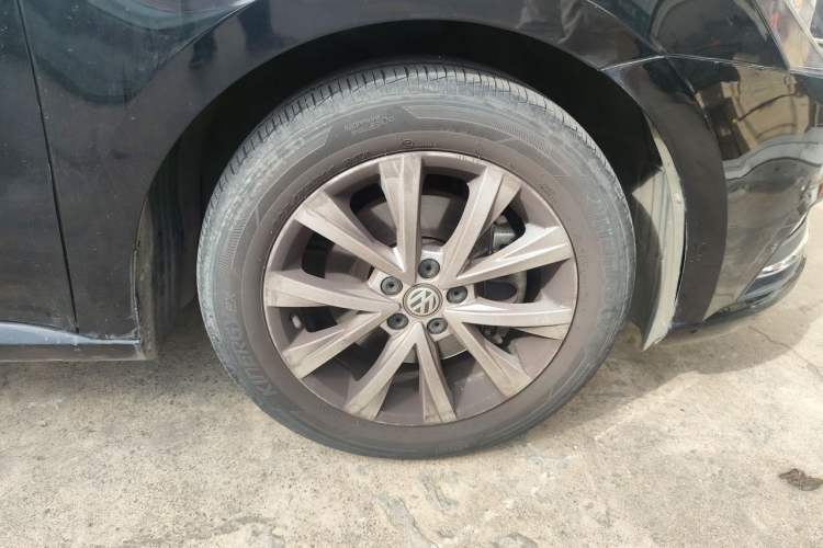 Used Volkswagen Lavida 2017 230TSI DSG Comfort Edition Right Front Wheel Hub