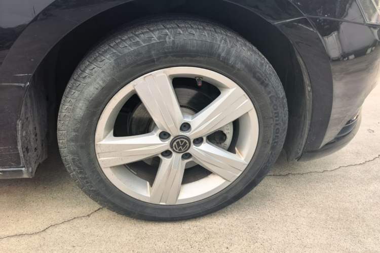 Used Volkswagen Lavida 2017 1.6L Automatic Fashion Edition Right Front Wheel Hub