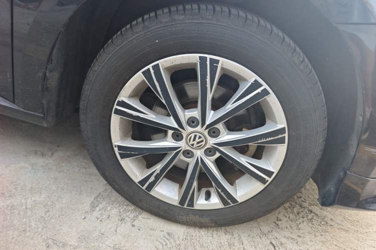 Used Volkswagen Lavida 2017 1.6L Automatic Comfort Edition Right Front Wheel Hub