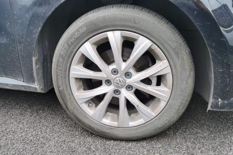 Used Volkswagen Lavida 2017 1.6L Automatic Comfort Edition Right Front Wheel Hub