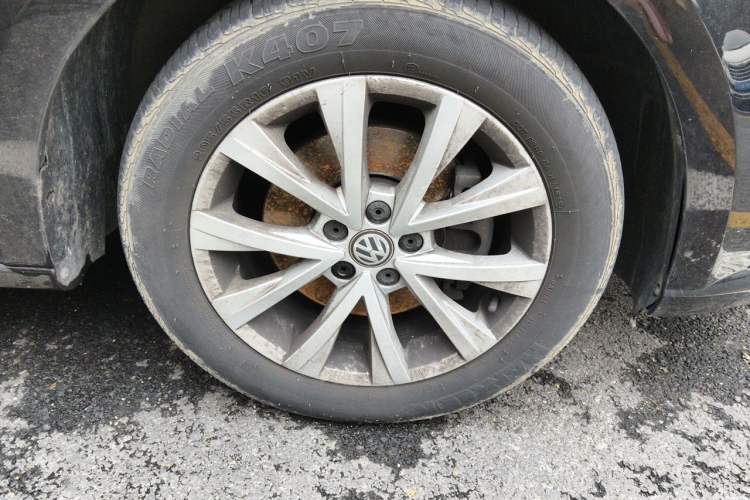 Used Volkswagen Lavida 2017 230TSI DSG Comfort Edition Right Front Wheel Hub