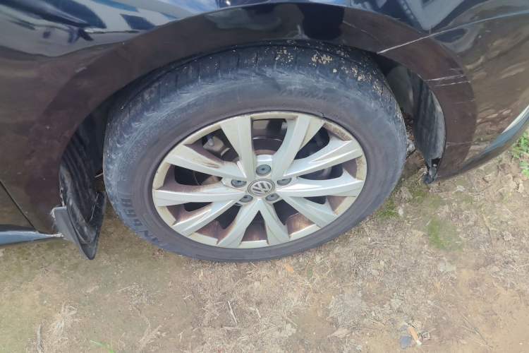 Used Volkswagen Lavida 2017 1.6L Manual Comfort Edition Right Front Wheel Hub