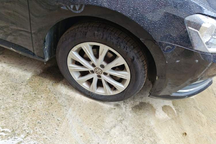 Used Volkswagen Lavida 2017 1.6L Manual Comfort Edition Right Front Wheel Hub