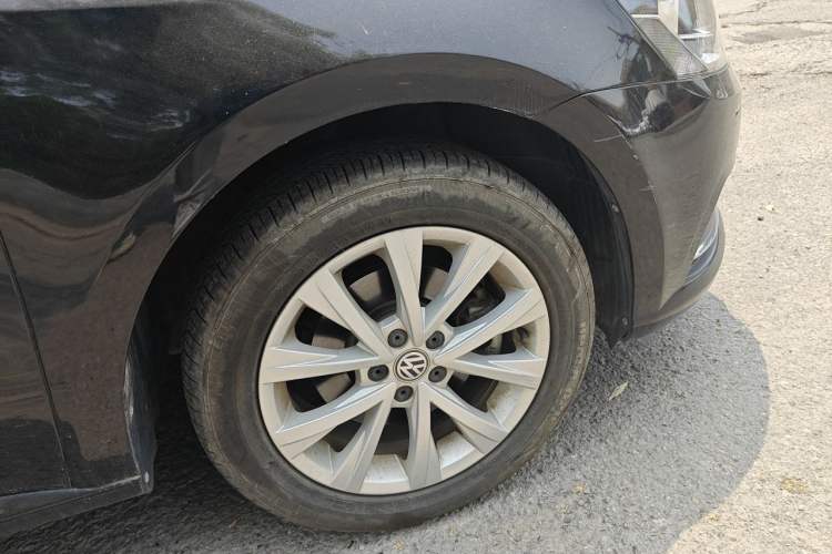 Used Volkswagen Lavida 2017 1.6L Automatic Comfort Edition Right Front Wheel Hub