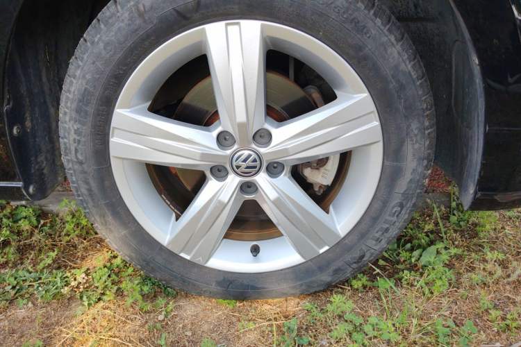 Used Volkswagen Lavida 2017 1.6L Manual Fashion Edition Right Front Wheel Hub