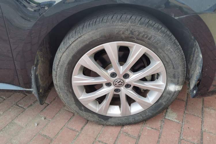 Used Volkswagen Lavida 2017 1.6L Automatic Comfort Edition Right Front Wheel Hub
