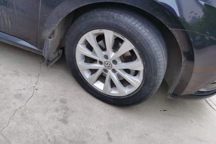 Used Volkswagen Lavida 2017 1.6L Manual Comfort Edition Right Front Wheel Hub