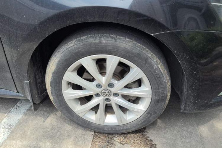 Used Volkswagen Lavida 2017 1.6L Manual Comfort Edition Right Front Wheel Hub