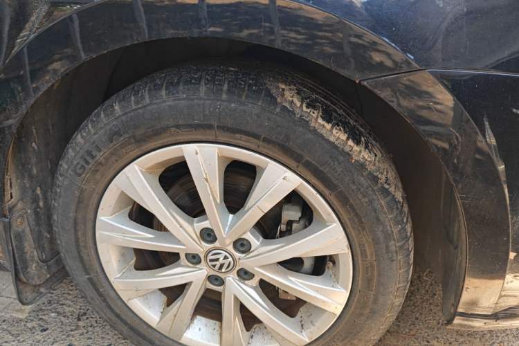 Used Volkswagen Lavida 2017 230TSI DSG Comfort Edition Right Front Wheel Hub