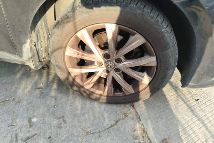 Used Volkswagen Lavida 2017 230TSI DSG Comfort Edition Right Front Wheel Hub