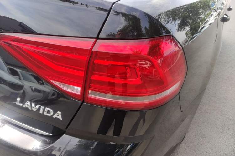 Used Volkswagen Lavida 2017 1.6L Automatic Comfort Edition Right Rear Taillight