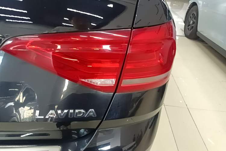 Used Volkswagen Lavida 2017 1.6L Automatic Fashion Edition Right Rear Taillight