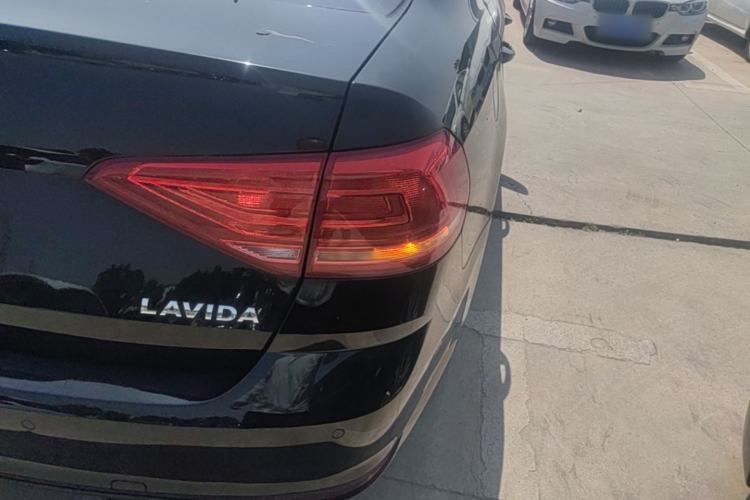 Used Volkswagen Lavida 2017 1.6L Automatic Fashion Edition Right Rear Taillight