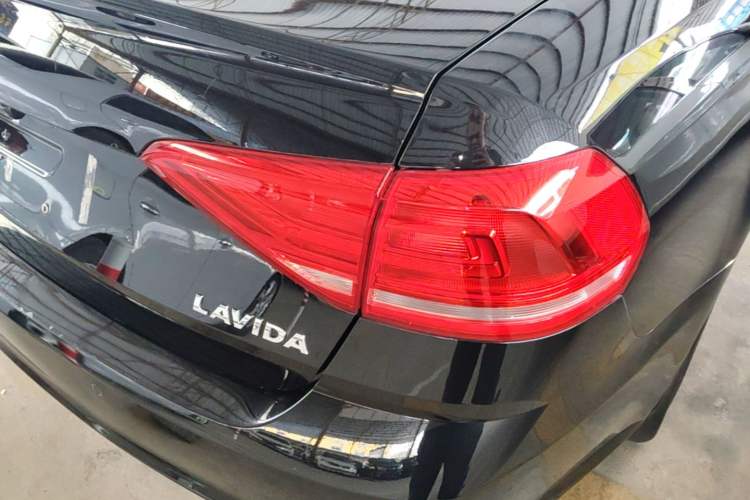 Used Volkswagen Lavida 2017 1.6L Automatic Fashion Edition Right Rear Taillight