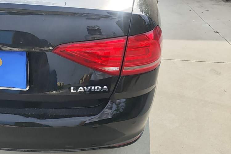 Used Volkswagen Lavida 2017 1.6L Manual Fashion Edition Right Rear Taillight