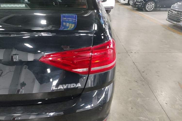 Used Volkswagen Lavida 2017 1.6L Automatic Fashion Edition Right Rear Taillight