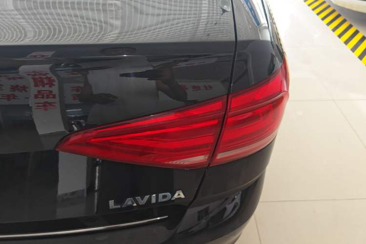 Used Volkswagen Lavida 2017 1.6L Automatic Comfort Edition Right Rear Taillight