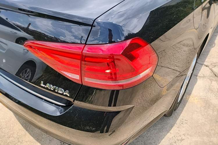 Used Volkswagen Lavida 2017 1.6L Manual Comfort Edition Right Rear Taillight