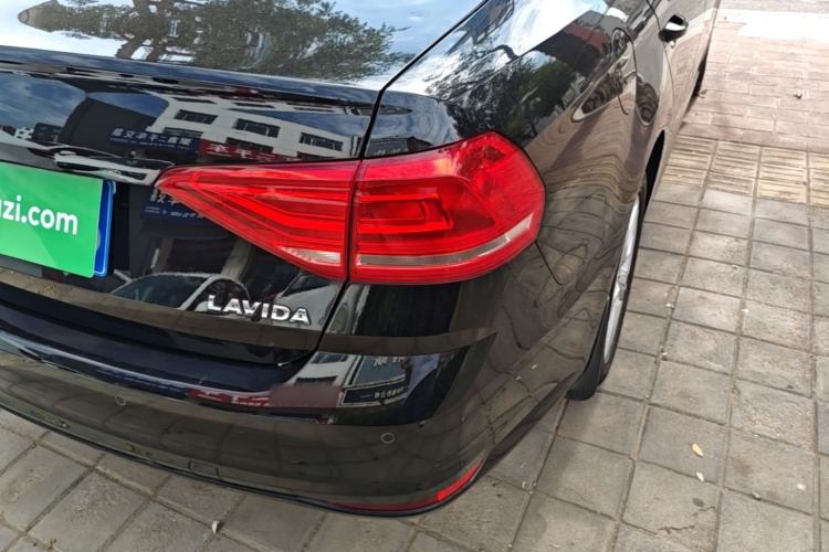 Used Volkswagen Lavida 2017 1.6L Manual Fashion Edition Right Rear Taillight