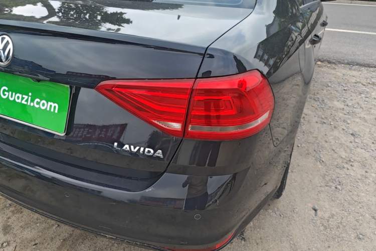 Used Volkswagen Lavida 2017 1.6L Automatic Fashion Edition Right Rear Taillight