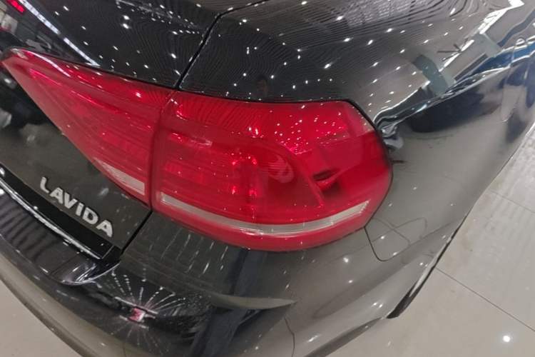 Used Volkswagen Lavida 2017 1.6L Automatic Comfort Edition Right Rear Taillight