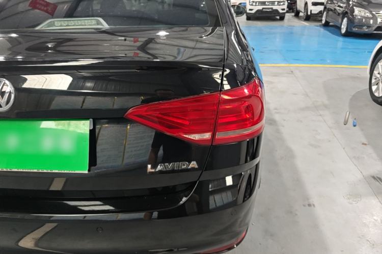 Used Volkswagen Lavida 2017 1.6L Automatic Fashion Edition Right Rear Taillight