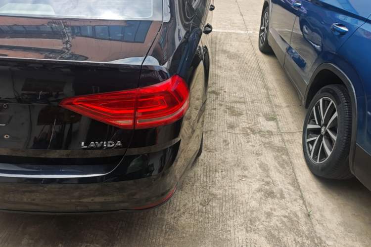 Used Volkswagen Lavida 2017 1.6L Automatic Fashion Edition Right Rear Taillight