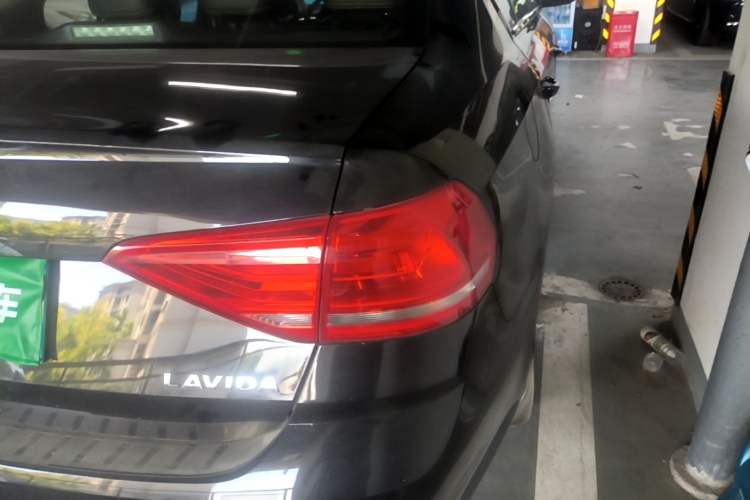 Used Volkswagen Lavida 2017 1.6L Manual Fashion Edition Right Rear Taillight