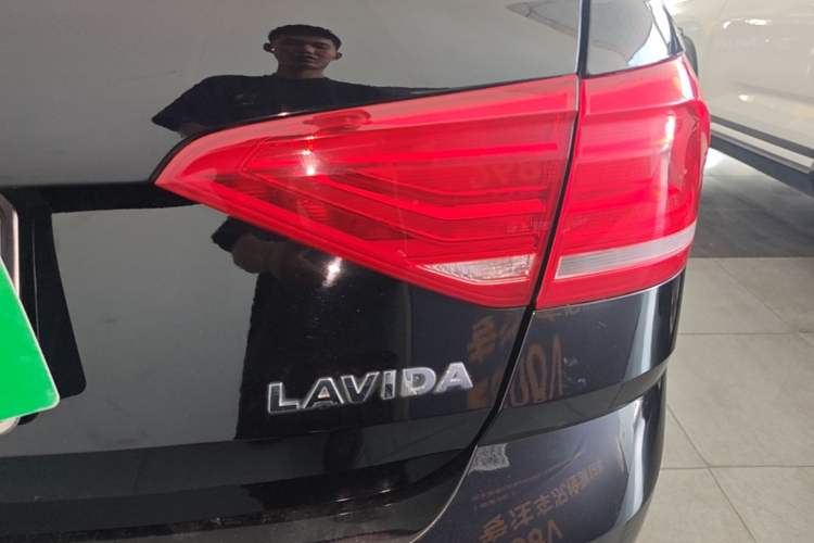 Used Volkswagen Lavida 2017 1.6L Automatic Fashion Edition Right Rear Taillight