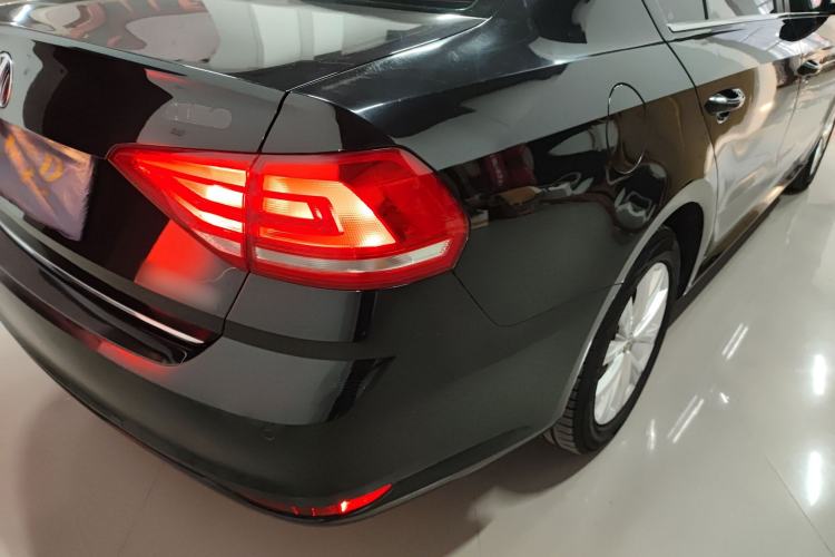 Used Volkswagen Lavida 2017 1.6L Manual Comfort Edition Right Rear Taillight