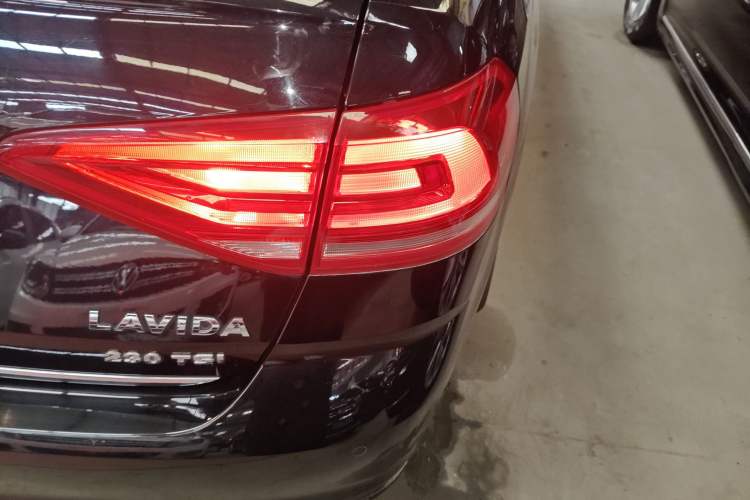 Used Volkswagen Lavida 2017 1.6L Automatic Comfort Edition Right Rear Taillight