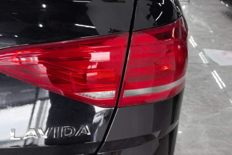 Used Volkswagen Lavida 2017 1.6L Manual Comfort Edition Right Rear Taillight