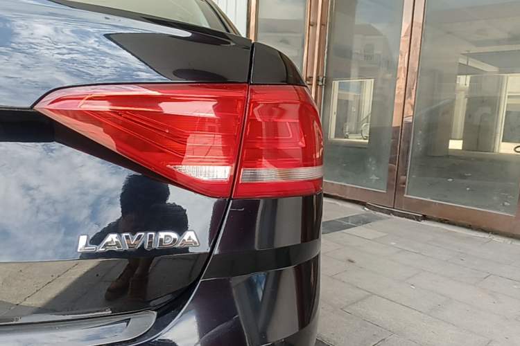 Used Volkswagen Lavida 2017 1.6L Automatic Fashion Edition Right Rear Taillight