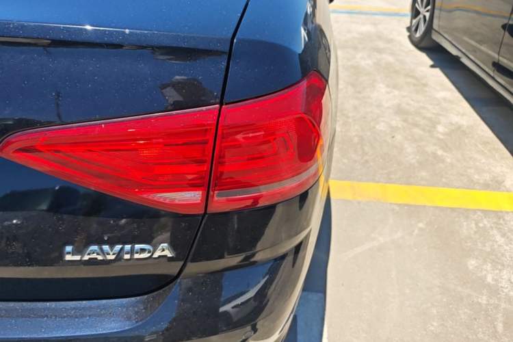 Used Volkswagen Lavida 2017 1.6L Automatic Fashion Edition Right Rear Taillight