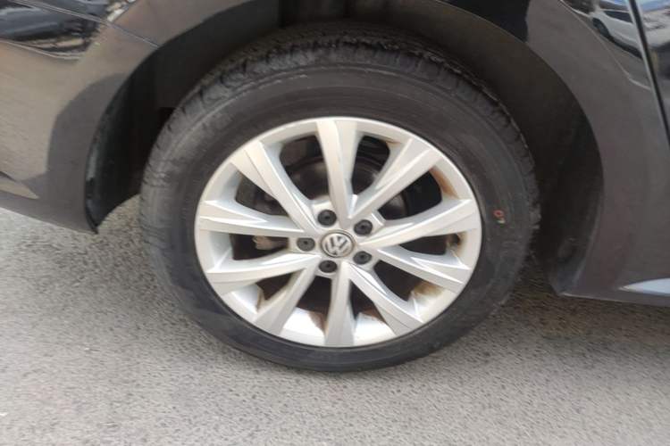 Used Volkswagen Lavida 2017 1.6L Automatic Comfort Edition Right Rear Wheel Hub
