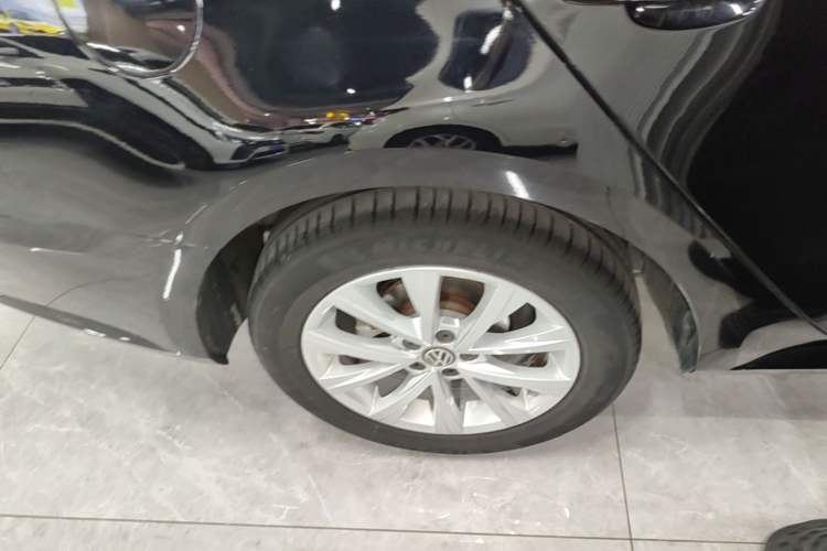 Used Volkswagen Lavida 2017 230TSI DSG Comfort Edition Right Rear Wheel Hub