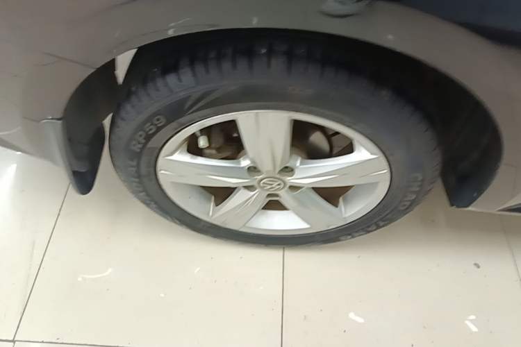 Used Volkswagen Lavida 2017 1.6L Automatic Fashion Edition Right Rear Wheel Hub