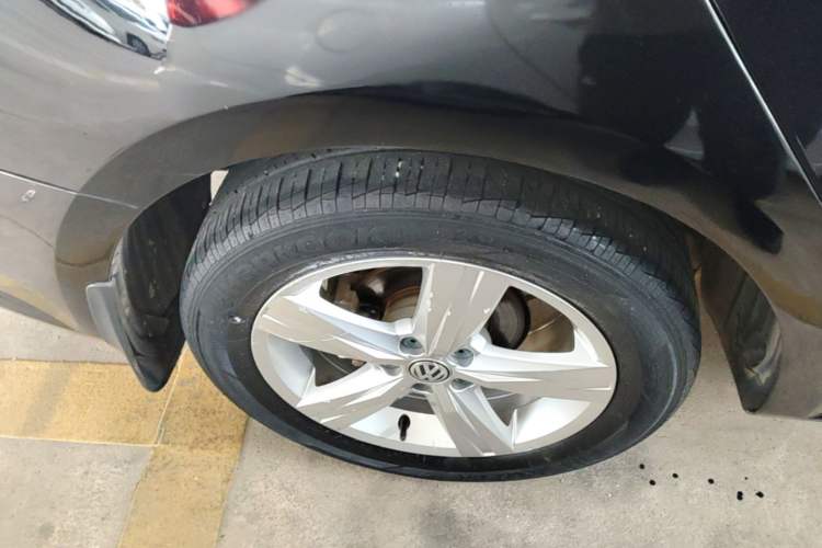 Used Volkswagen Lavida 2017 1.6L Automatic Fashion Edition Right Rear Wheel Hub
