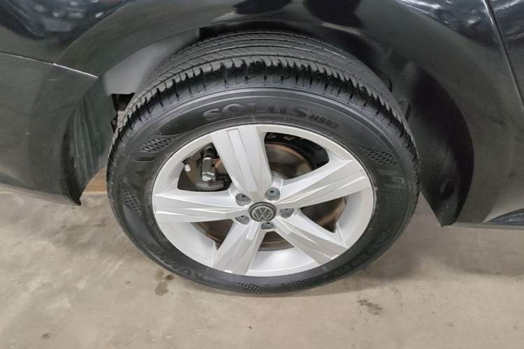 Used Volkswagen Lavida 2017 1.6L Automatic Fashion Edition Right Rear Wheel Hub