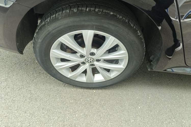 Used Volkswagen Lavida 2017 1.6L Automatic Comfort Edition Right Rear Wheel Hub