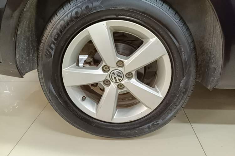 Used Volkswagen Lavida 2017 1.6L Automatic Fashion Edition Right Rear Wheel Hub