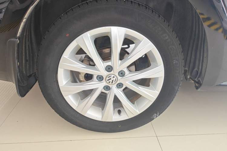 Used Volkswagen Lavida 2017 1.6L Automatic Comfort Edition Right Rear Wheel Hub