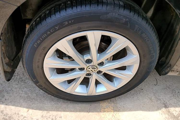 Used Volkswagen Lavida 2017 1.6L Manual Comfort Edition Right Rear Wheel Hub
