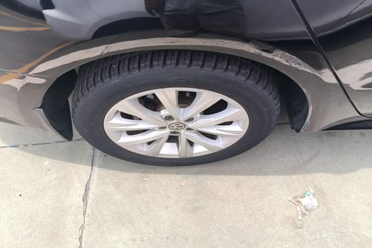 Used Volkswagen Lavida 2017 1.6L Automatic Comfort Edition Right Rear Wheel Hub